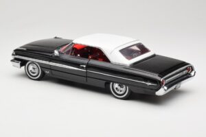 Ford Galaxie 500 Noir Sun Star 1:18 1442 Métal Moulé — image 7 sur 8