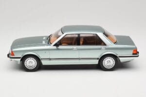 Ford Granada Mk2 2.8 Ghia Light Green Metallic MCG 1:18 MCG18535 Métal Moulé — image 3 sur 6