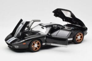 Ford GT Noir Avec Bandes Blanches AUTOart 1:18 73023 Métal Moulé — image 2 sur 8