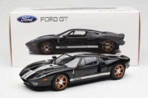 Ford GT Noir Avec Bandes Blanches AUTOart 1:18 73023 Métal Moulé — image 8 sur 8