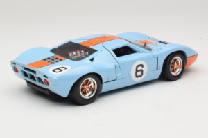 Ford GT40 Gulf #6 J. Ickx / J. Oliver 24 Hours of Le Mans 1969 Eagles Race 1:18 300600 Métal Moulé — image 3 sur 8