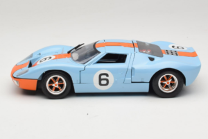 Ford GT40 Gulf #6 J. Ickx / J. Oliver 24 Hours of Le Mans 1969 Eagles Race 1:18 300600 Métal Moulé — image 4 sur 8