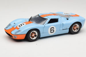 Ford GT40 Gulf #6 J. Ickx / J. Oliver 24 Hours of Le Mans 1969 Eagles Race 1:18 300600 Métal Moulé