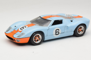 Ford GT40 Gulf #6 J. Ickx / J. Oliver 24 Hours of Le Mans 1969 Revell 1:18 48824 Métal Moulé