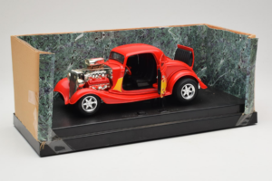 Ford High Tech Rouge avec Flamme American Muscle 1:18 7726 Métal Moulé — image 2 sur 4