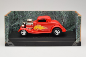 Ford High Tech Rouge avec Flamme American Muscle 1:18 7726 Métal Moulé