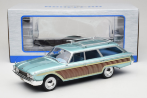Ford Country Squire Bleu MCG 1:18 MCG18049 Métal Moulé — image 6 sur 6