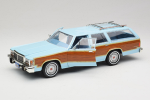 Ford LTD Country Squire Charlie's Angels Movie GreenLight 1:18 19066 Métal Moulé — image 2 sur 8