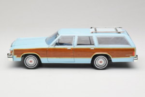 Ford LTD Country Squire Charlie's Angels Movie GreenLight 1:18 19066 Métal Moulé — image 4 sur 8