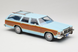 Ford LTD Country Squire Charlie's Angels Movie GreenLight 1:18 19066 Métal Moulé — image 6 sur 8