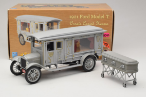Ford Model T Corbillard Sculpté Orné Precision Miniatures 1:18 PMSC-07G Métal Moulé — image 8 sur 8