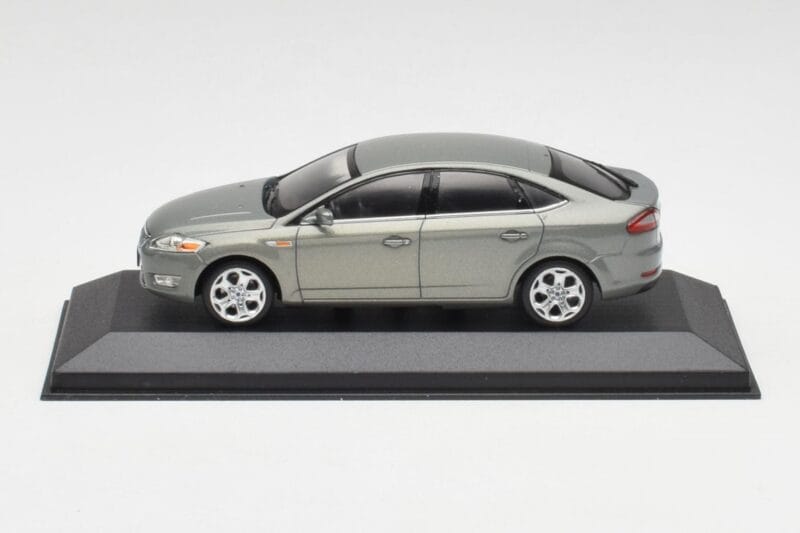 Ford Mondeo Mk3 Berline Gris Metallic Minichamps 1:43 IND403086003 Métal Moulé