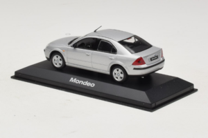Ford Mondeo Mk3 Berline Argent Minichamps 1:43 MONDEO005 Métal Moulé — image 3 sur 4