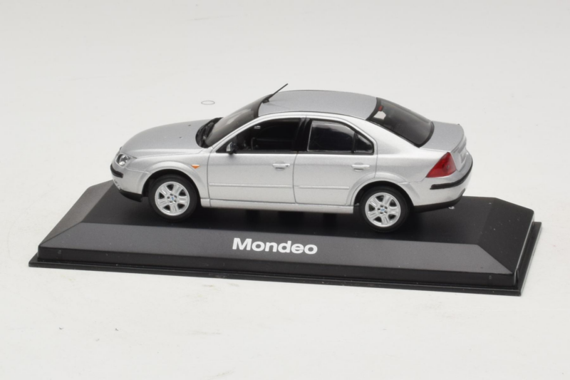 Ford Mondeo Mk3 Berline Argent Minichamps 1:43 MONDEO005 Métal Moulé