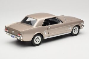 Ford Mustang 1964 1/2 Argent Mira 1:18 6127 Métal Moulé — image 3 sur 8