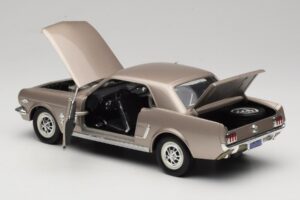 Ford Mustang 1964 1/2 Argent Mira 1:18 6127 Métal Moulé — image 5 sur 8
