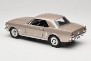 Ford Mustang 1964 1/2 Argent Mira 1:18 6127 Métal Moulé — image 7 sur 8