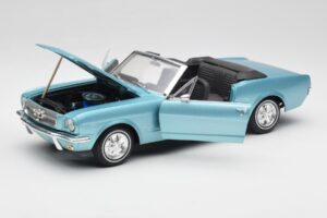 Ford Mustang Cabriolet Arcadian Blue Revell 1:18 8832-F1 Métal Moulé — image 2 sur 8