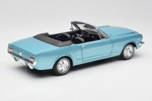 Ford Mustang Cabriolet Arcadian Blue Revell 1:18 8832-F1 Métal Moulé — image 3 sur 8