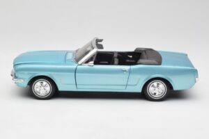 Ford Mustang Cabriolet Arcadian Blue Revell 1:18 8832-F1 Métal Moulé — image 4 sur 8