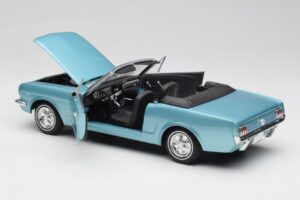 Ford Mustang Cabriolet Arcadian Blue Revell 1:18 8832-F1 Métal Moulé — image 5 sur 8