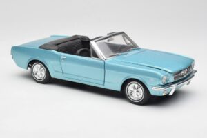 Ford Mustang Cabriolet Arcadian Blue Revell 1:18 8832-F1 Métal Moulé — image 6 sur 8