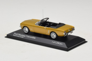 Ford Mustang Cabriolet Or Minichamps 1:43 400082432 Métal Moulé — image 3 sur 4
