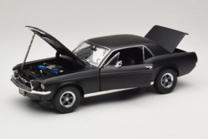 Ford Mustang Creed Movie GreenLight 1:18 13611 Métal Moulé — image 2 sur 8