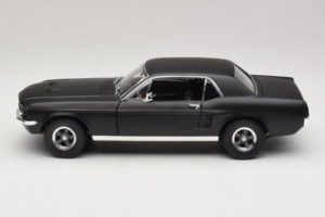 Ford Mustang Creed Movie GreenLight 1:18 13611 Métal Moulé — image 4 sur 8