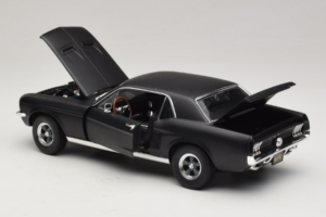 Ford Mustang Creed Movie GreenLight 1:18 13611 Métal Moulé — image 5 sur 8