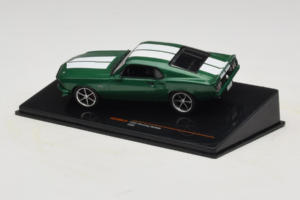 Ford Mustang Custom Vert IXO 1:43 CLC530N Métal Moulé — image 3 sur 4