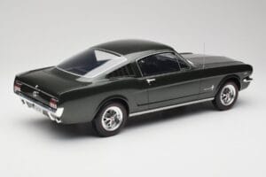 Ford Mustang Fastback Ivy Green Otto 1:12 G079 Résine — image 2 sur 6