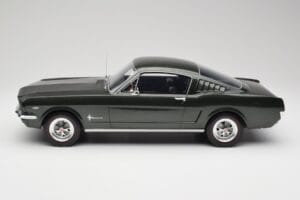 Ford Mustang Fastback Ivy Green Otto 1:12 G079 Résine — image 3 sur 6