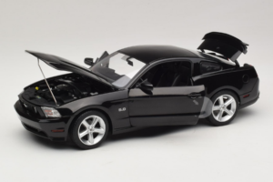 Ford Mustang GT Noir Drive Movie GreenLight 1:18 13609 Métal Moulé — image 2 sur 8