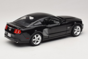 Ford Mustang GT Noir Drive Movie GreenLight 1:18 13609 Métal Moulé — image 3 sur 8