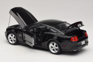 Ford Mustang GT Noir Drive Movie GreenLight 1:18 13609 Métal Moulé — image 5 sur 8