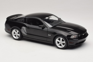 Ford Mustang GT Noir Drive Movie GreenLight 1:18 13609 Métal Moulé — image 6 sur 8