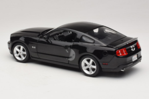 Ford Mustang GT Noir Drive Movie GreenLight 1:18 13609 Métal Moulé — image 7 sur 8