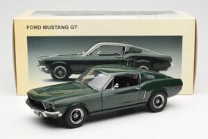 Ford Mustang GT Bullitt Vert AUTOart 1:18 72812 Métal Moulé — image 8 sur 8