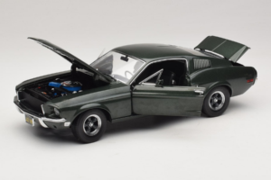Ford Mustang GT Bullitt avec Figurine Steve McQueen Greenlight 1:18 12885 Métal Moulé — image 2 sur 8