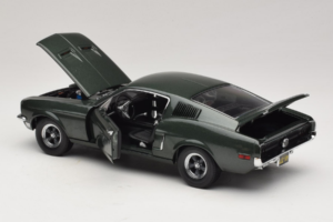 Ford Mustang GT Bullitt avec Figurine Steve McQueen Greenlight 1:18 12885 Métal Moulé — image 5 sur 8