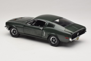 Ford Mustang GT Bullitt avec Figurine Steve McQueen Greenlight 1:18 12885 Métal Moulé — image 7 sur 8