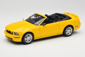 Ford Mustang GT S197 Cabriolet Screaming Yellow AUTOart 1:18 73062 Métal Moulé