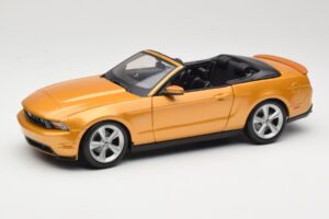Ford Mustang GT S197 Cabriolet Or Maisto 1:18 31158 Métal Moulé