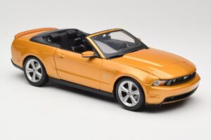 Ford Mustang GT S197 Cabriolet Or Maisto 1:18 31158 Métal Moulé — image 5 sur 7