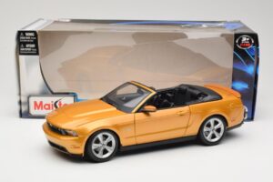 Ford Mustang GT S197 Cabriolet Or Maisto 1:18 31158 Métal Moulé — image 7 sur 7