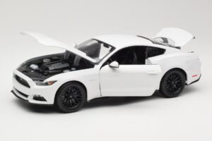 Ford Mustang GT S550 Blanc Maisto 1:18 31197 Métal Moulé — image 2 sur 8