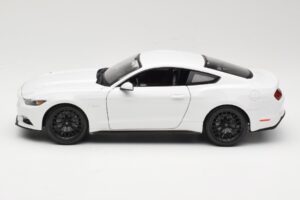 Ford Mustang GT S550 Blanc Maisto 1:18 31197 Métal Moulé — image 4 sur 8
