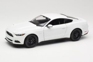 Ford Mustang GT S550 Blanc Maisto 1:18 31197 Métal Moulé