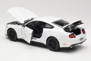 Ford Mustang GT S550 Blanc Maisto 1:18 31197 Métal Moulé — image 5 sur 8